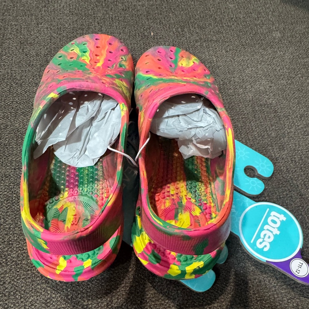 TOTES Splash and play kids clogs size 11-12 - Picture 5 of 7